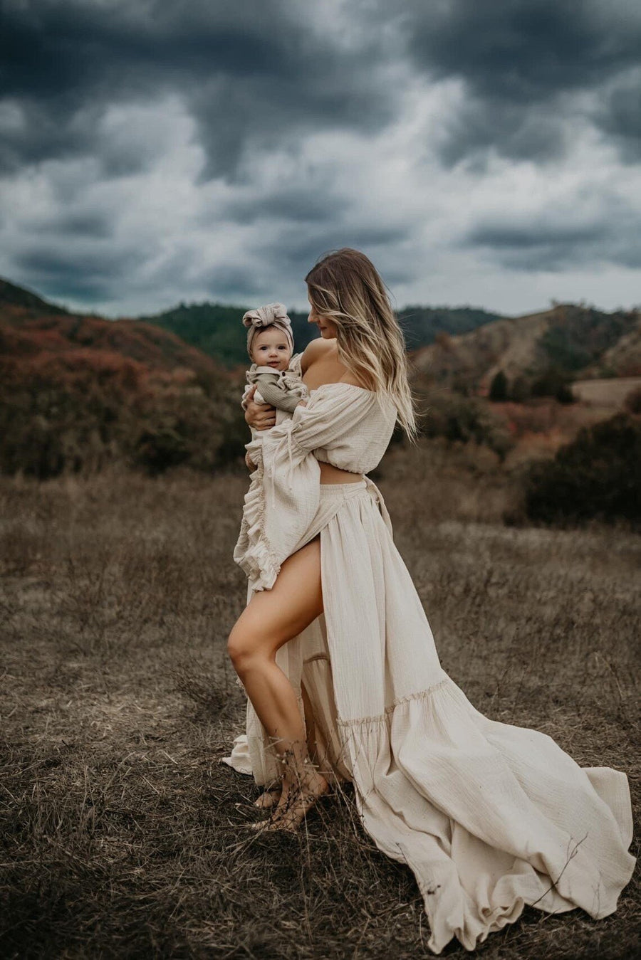 Sakira Two Piece Gauze Maternity Dress for Family Photoshoot One Size (S-L) / Rust - Pictured Sakira Two Piece Gauze Maternity Dress for Family Photoshoot One Size (S-L) / Rust - Pictured